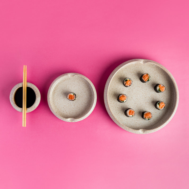 Prato de Sushi médio com descanso pra hashi de cerâmica branco Lavanda